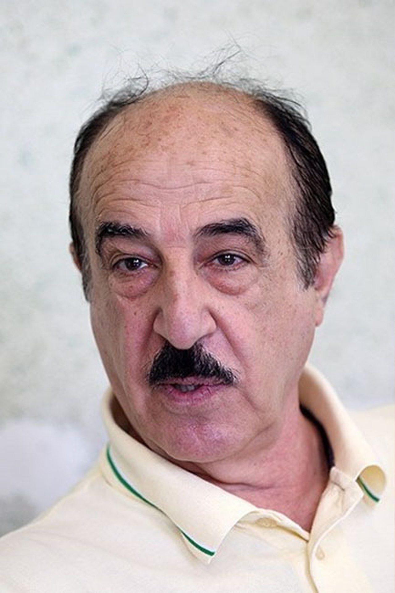 منوچهر آذری